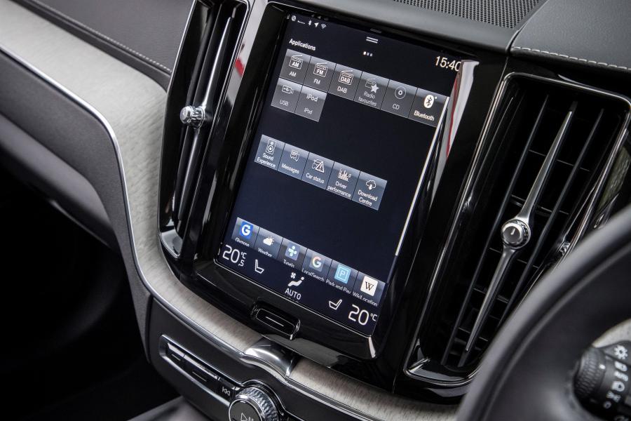 Детали интерьера Volvo XC60 D4 Inscription 2017 года  (UK) (фото 150 из 172)